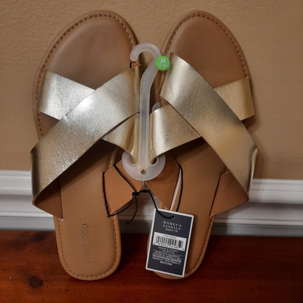 NWT West Loop womens sandals tan and gold size 7/8